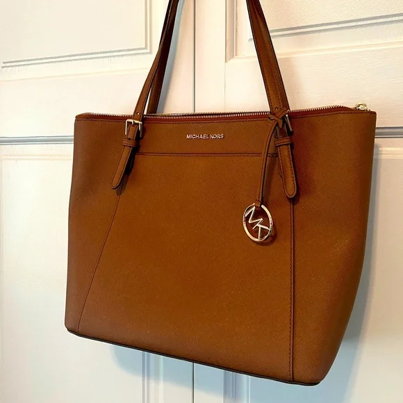 VGU condition Micheal Kors bag - Picture 2 of 6